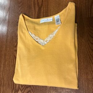 Liz Claiborne Mustard yellow V neck Top cotton lace detail on V 3/4 sleeve Lrg